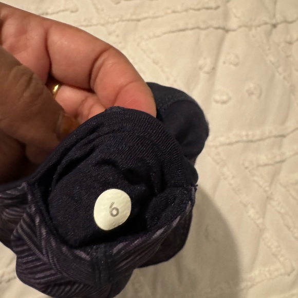 Lululemon Reversible Running Shorts - Picture 5 of 5